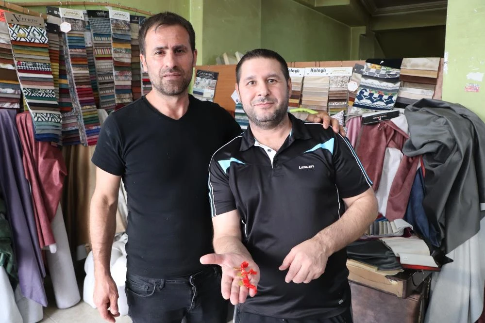 Tamir için getirilen koltuktan altın çıktı