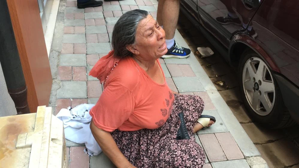 Torununun yaktığı evi gözyaşlarıyla izledi: Sürekli tehdit ediyordu