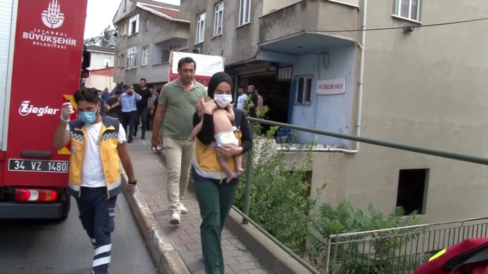 Son dakika... Maltepe’de eşiyle tartışan kişi 5 aylık bebeğini rehin aldı