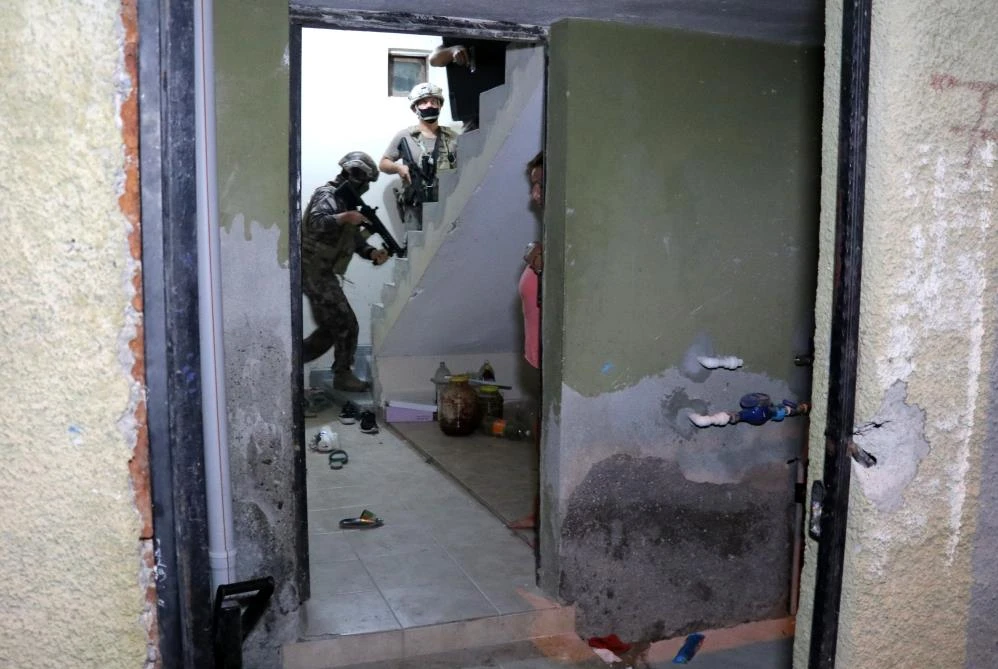 Adana’da torbacılara şafak operasyonu: 9 gözaltı