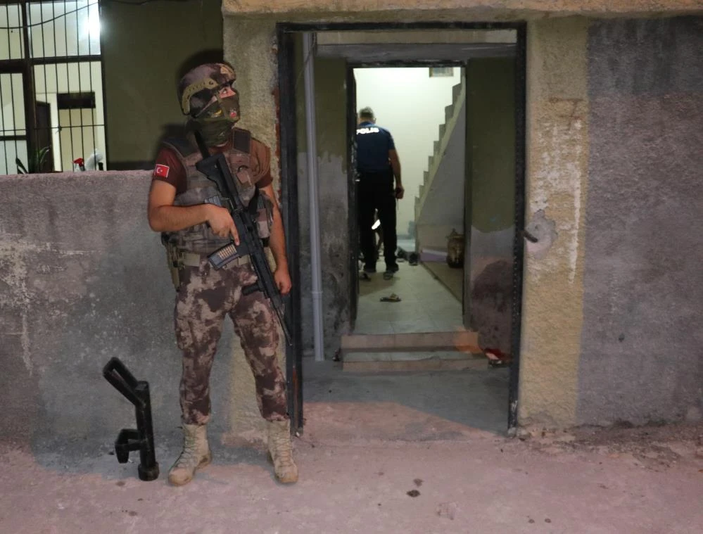 Adana’da torbacılara şafak operasyonu: 9 gözaltı