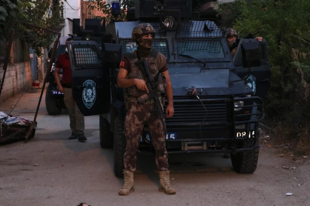 Adana’da torbacılara şafak operasyonu: 9 gözaltı