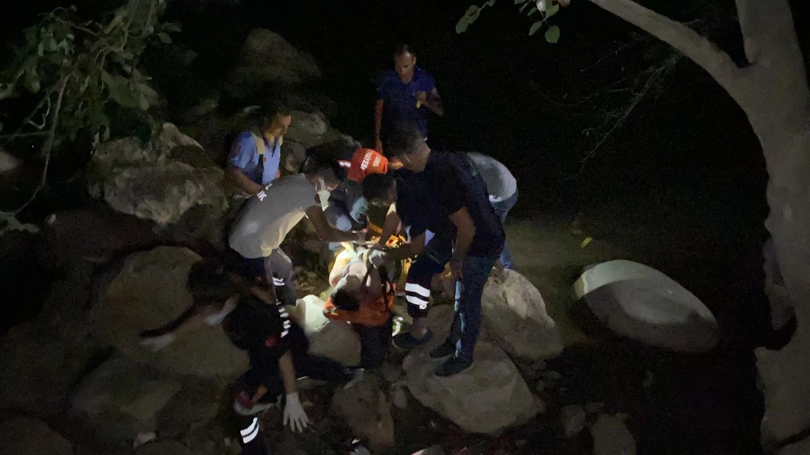 Ayağı kayınca şelaleden düştü, derede boğuldu