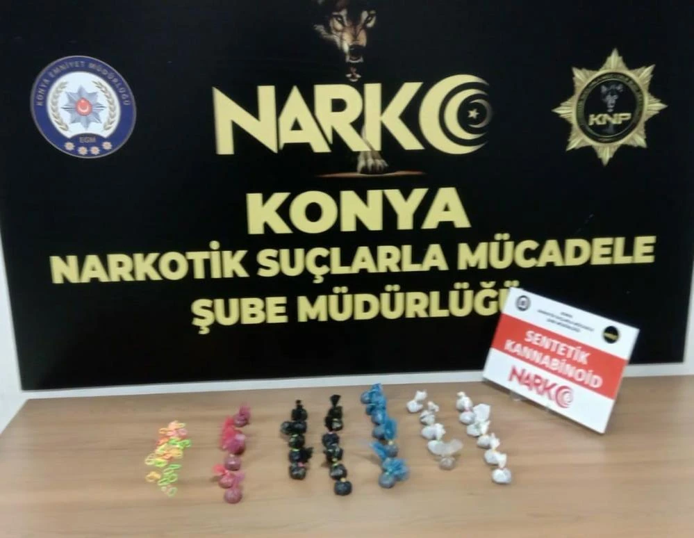 162 peçeteye emdirilmiş 400 bin liralık uyuşturucu ele geçirildi