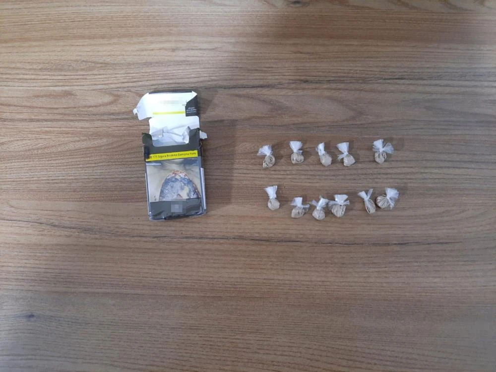 162 peçeteye emdirilmiş 400 bin liralık uyuşturucu ele geçirildi