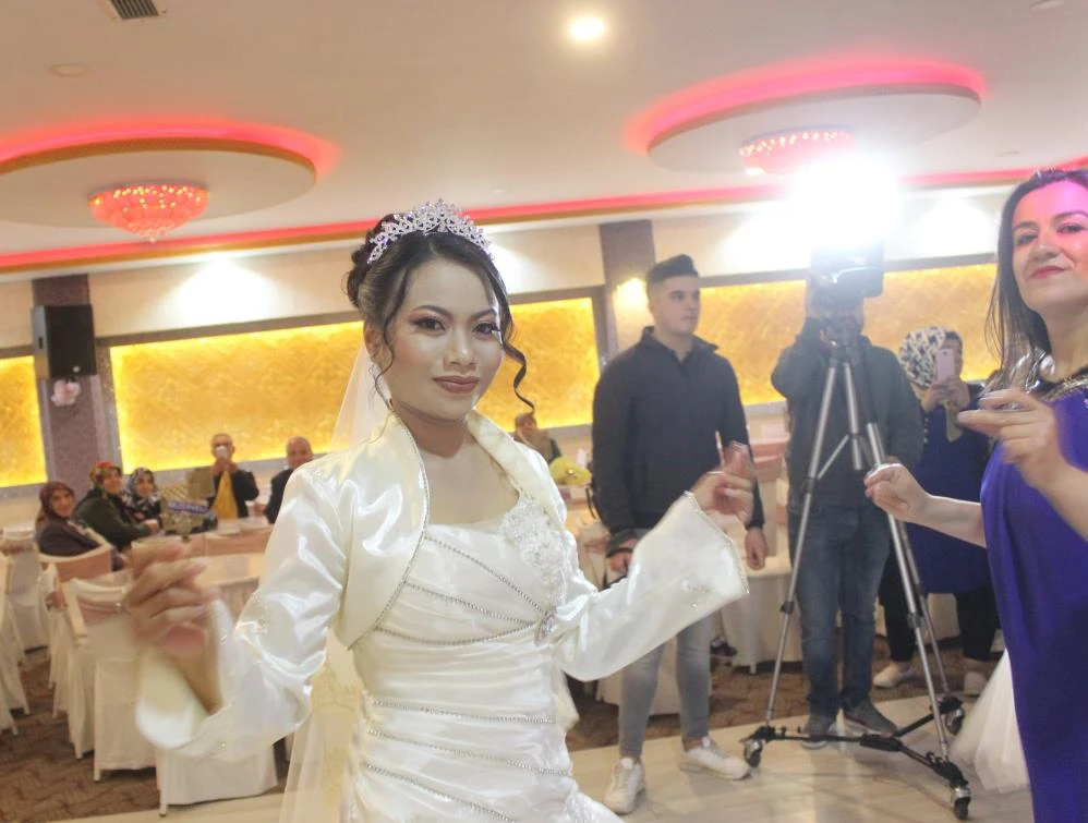 7 bin kilometre öteden Bursa'ya gelin geldi