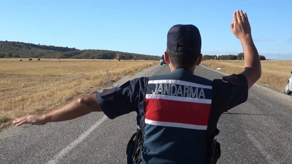 Taksisine pozitif yolcu alan sürücü temaslı duruma düştü