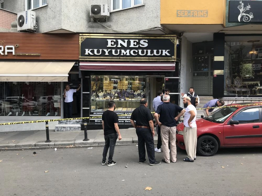 Kuyumcuyu soymaya gelen hırsız geldiğine pişman oldu