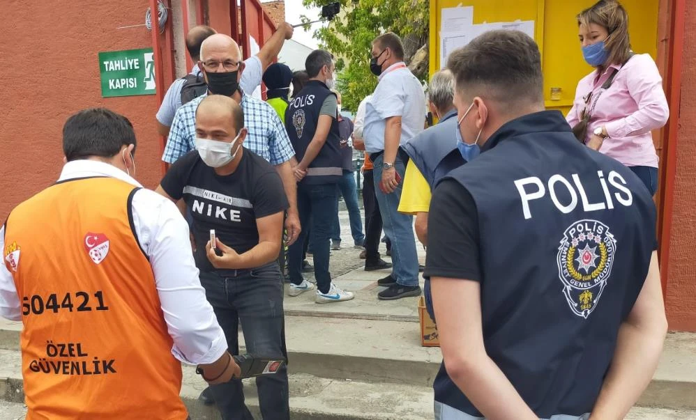 Aşı yoksa maç da yok: Aşısız taraftarlar stadyuma alınmadı