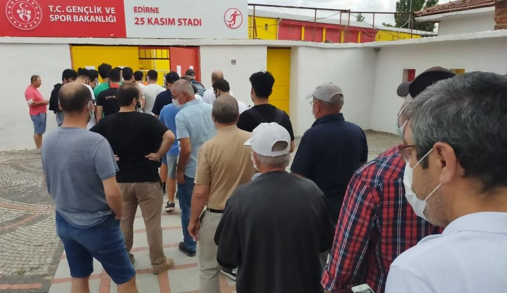 Aşı yoksa maç da yok: Aşısız taraftarlar stadyuma alınmadı
