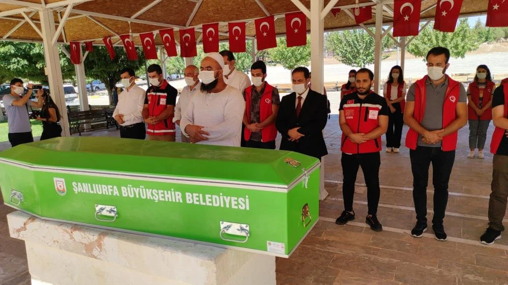 Üzerine tiner dökülüp yakılan Amara Dwla'nın yürek yakan cenazesi! Akrabaları katılmadı, Bakanlık kaldırdı