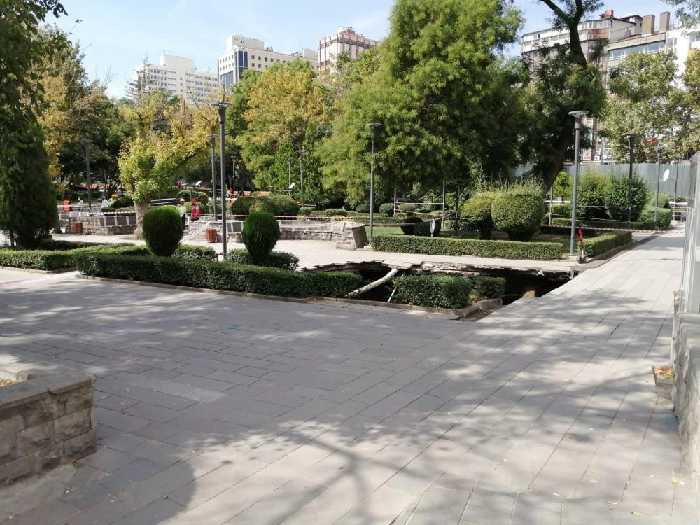 Ankara Güvenpark'ta 10 metrelik göçük: Sebebi metro çalışması