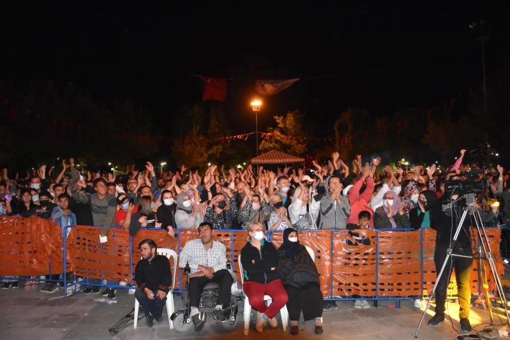 Zara izleyicileri mest etti