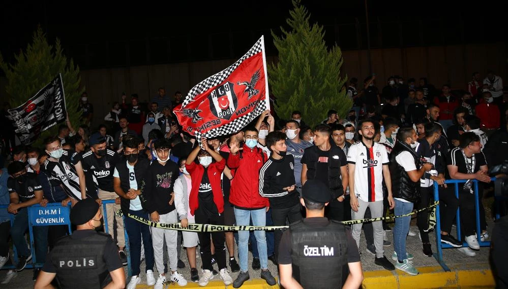 Miralem Pjanic’e taraftarlardan coşkulu karşılama