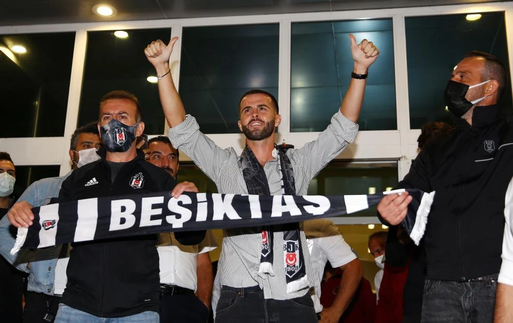 Miralem Pjanic’e taraftarlardan coşkulu karşılama