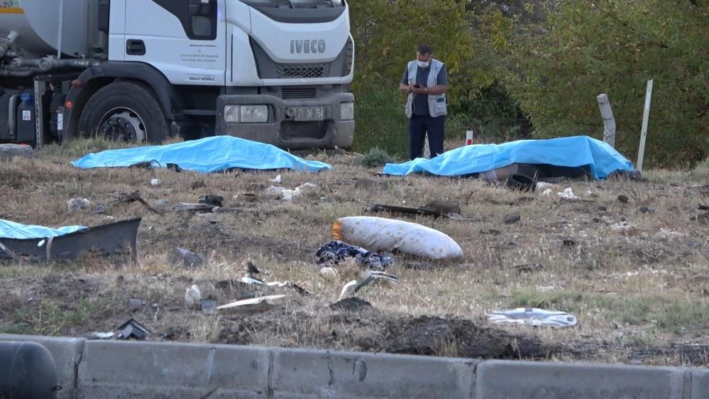 Feci kaza, iki otomobil çarpıştı: 6 ölü