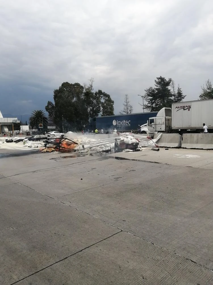 Meksika’da tır otoyol gişelerine çarptı: 3 ölü, 7 yaralı