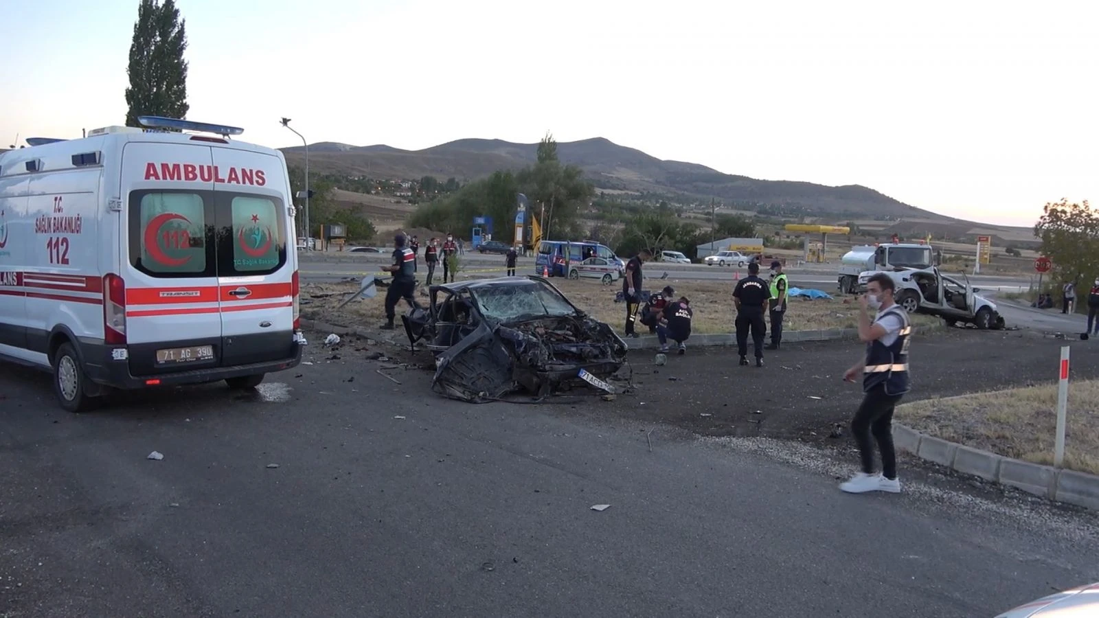 6 kişinin öldüğü kazada kahreden detay! Evde bıraktıkları çocukları öksüz kaldı