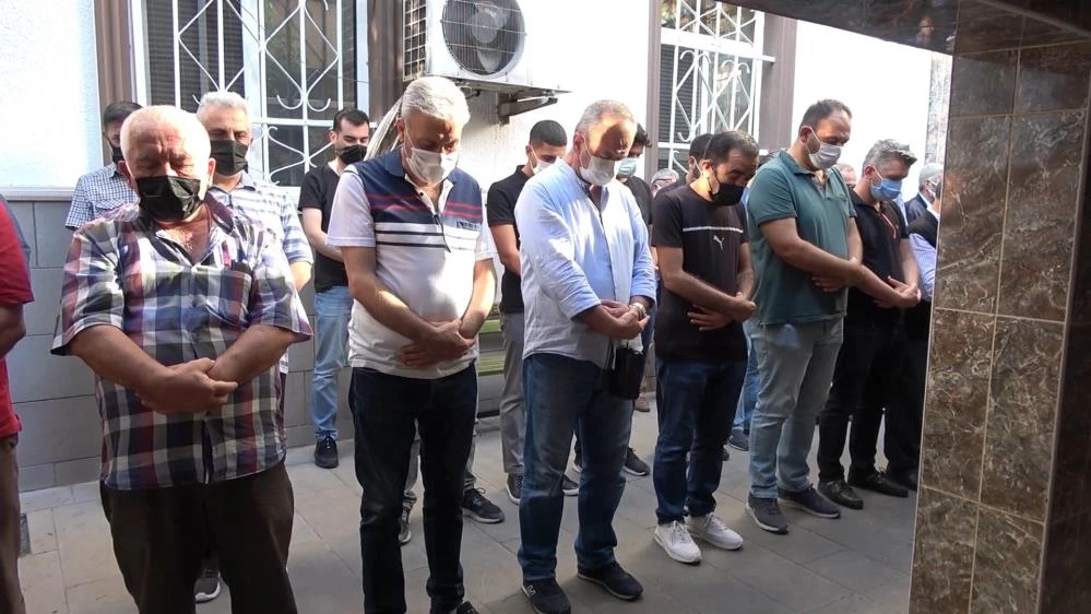 Aşı yaptırmayan öğretmen virüse yenik düştü