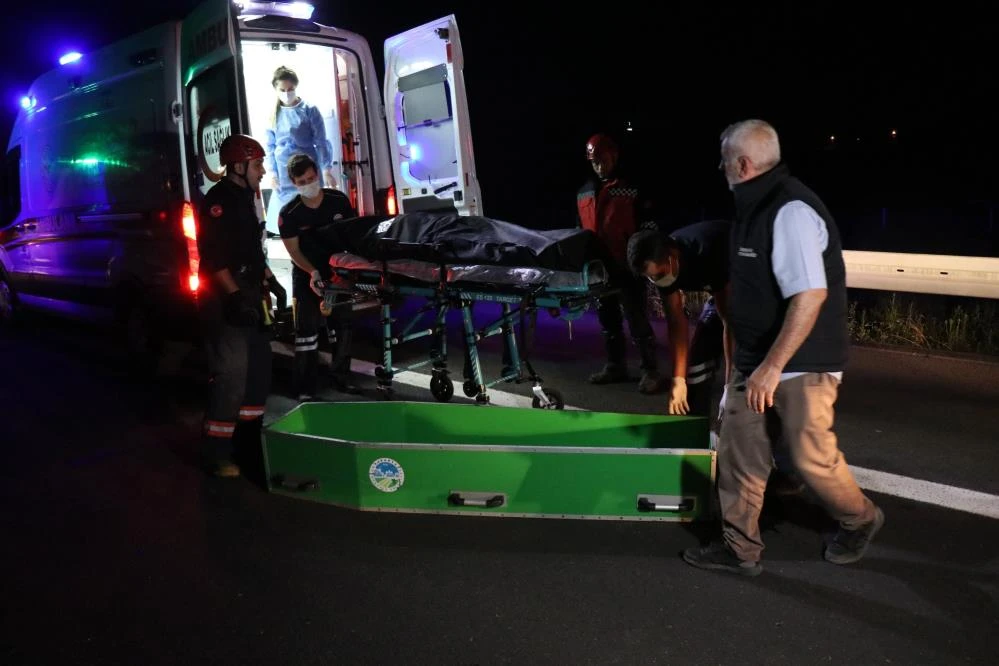 Katarlı 3 askeri öğrencinin bulunduğu otomobil, tıra ok gibi saplandı