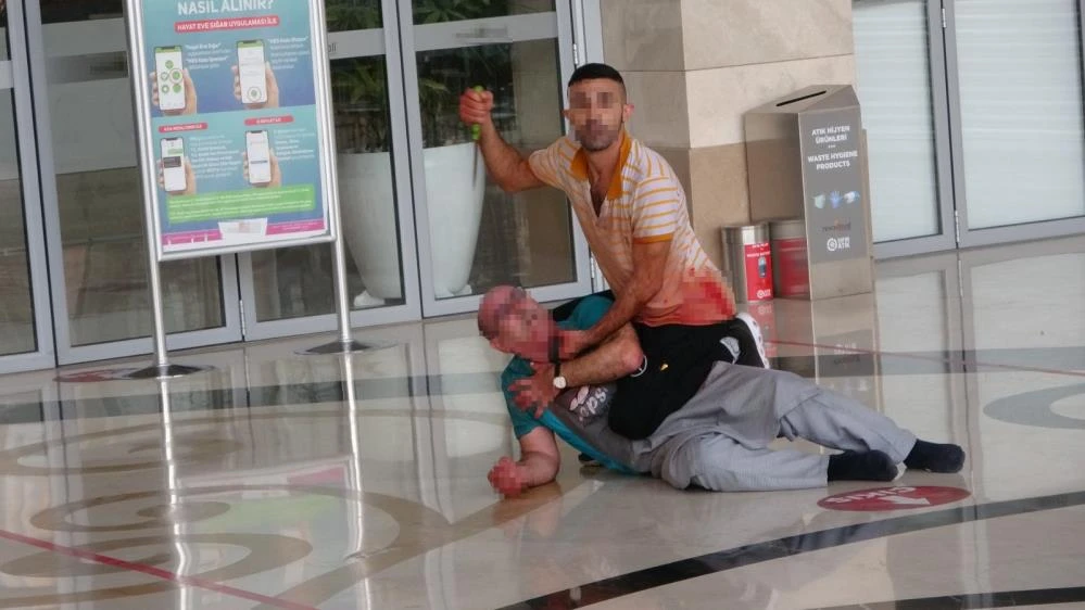 Antalya'da dehşet: 'Sigortam yatırılmadı' deyip rehin aldığı ustasının boğazını kesti