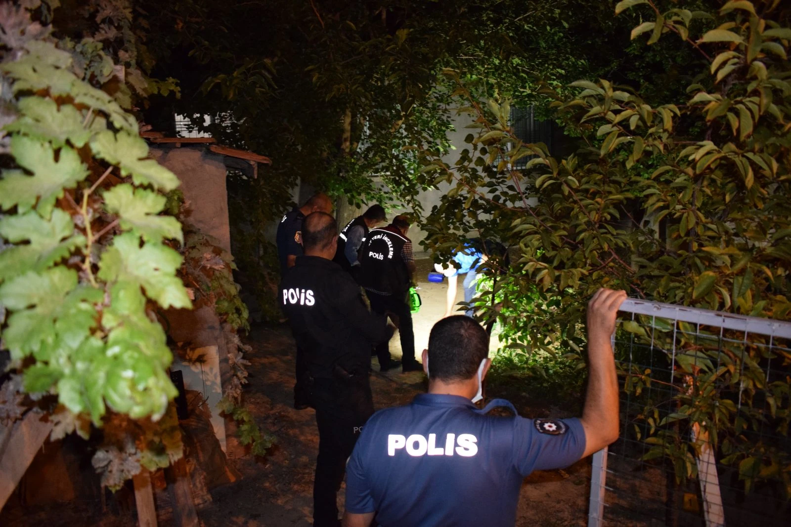 Akraba aileler arasında silahlı düğün kavgası