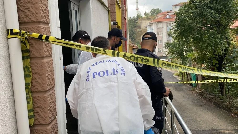 Arkadaşları doğal gaz borusuna asılı halde buldu