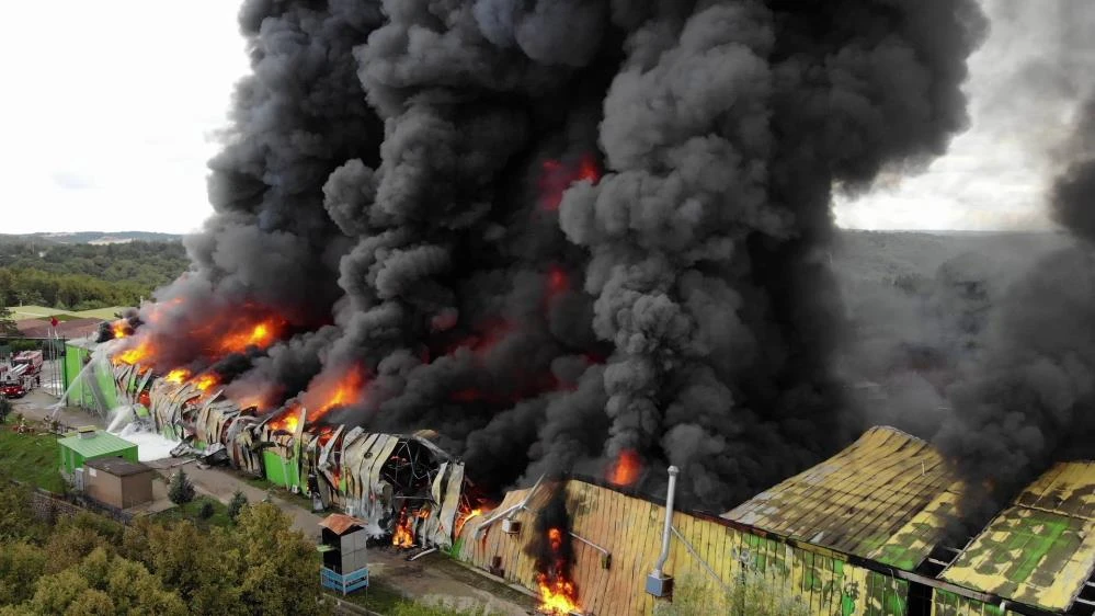 Son dakika! Şile'de fabrika yangını ve patlama!