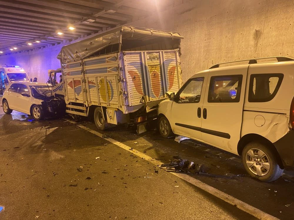 Zincirleme kazada uzman çavuş hayatını kaybetti