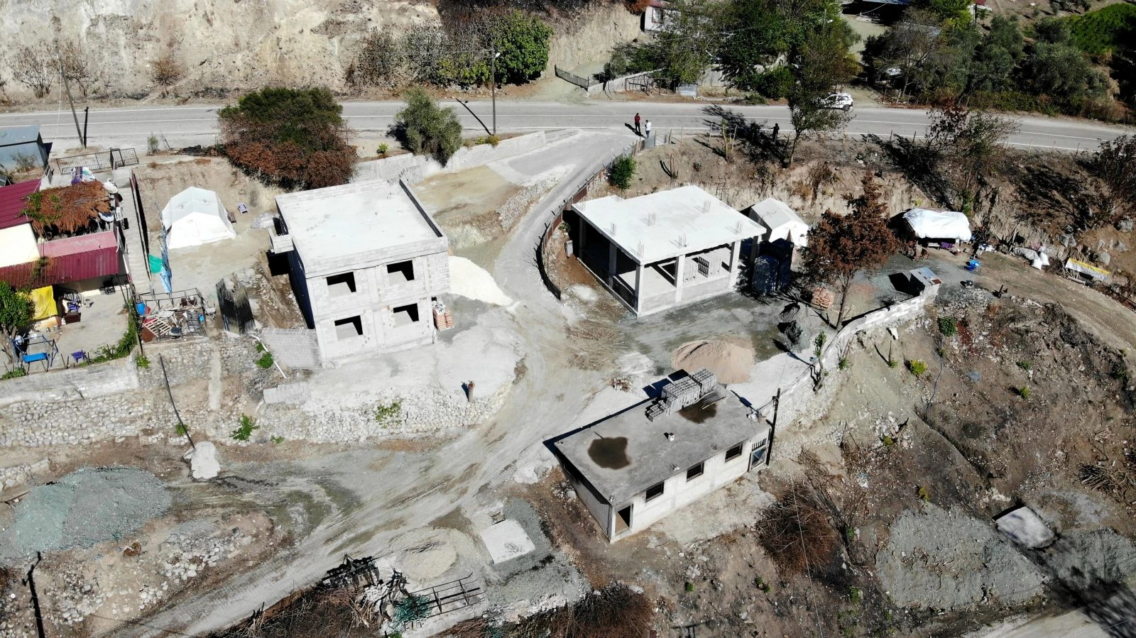 Yangında kül olan evler yeniden yapılıyor