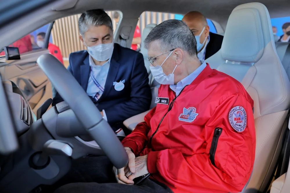 Nobel ödüllü bilim insanı Sancar, TOGG'un direksiyonuna geçti