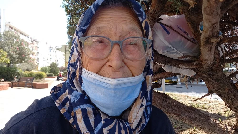 Naciye Nine yaşına rağmen çalışıyor: Evlatlarımdan kaçmak için buraya geliyorum