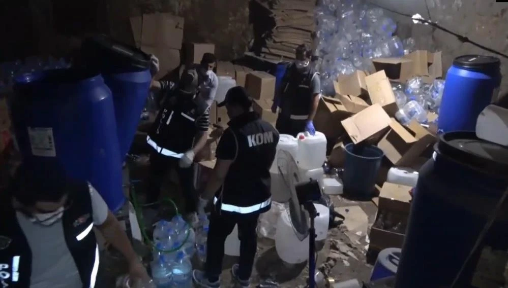 Gaziantep'te balyozlu operasyon! 2,5 ton alkol ele geçirildi