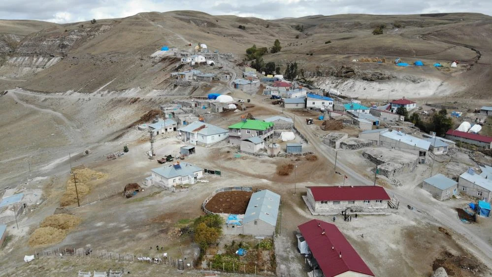 6 aydır imamın yolunu gözlüyorlar