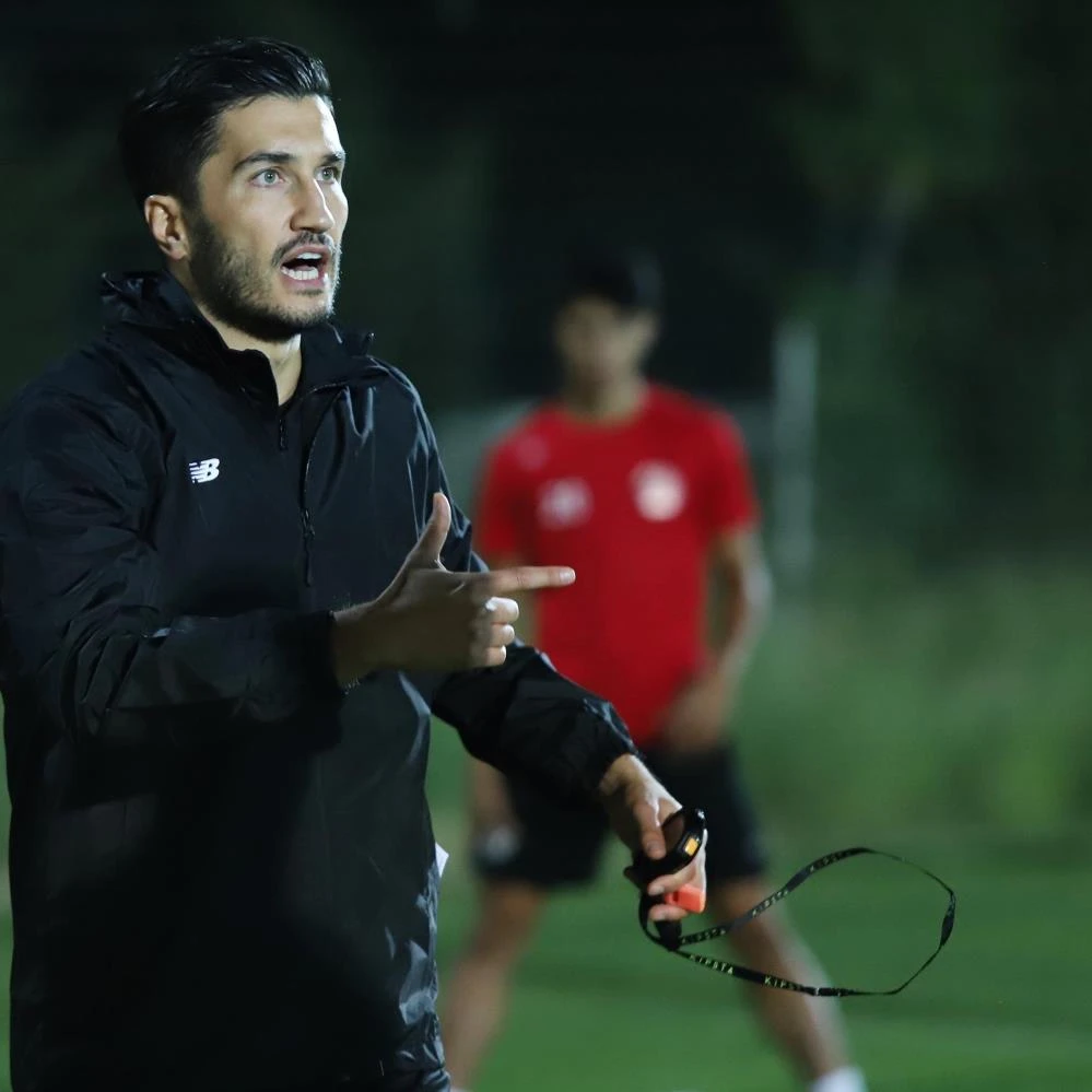 Antalyaspor'da Nuri Şahin ilk antrenmanını gerçekleştirdi