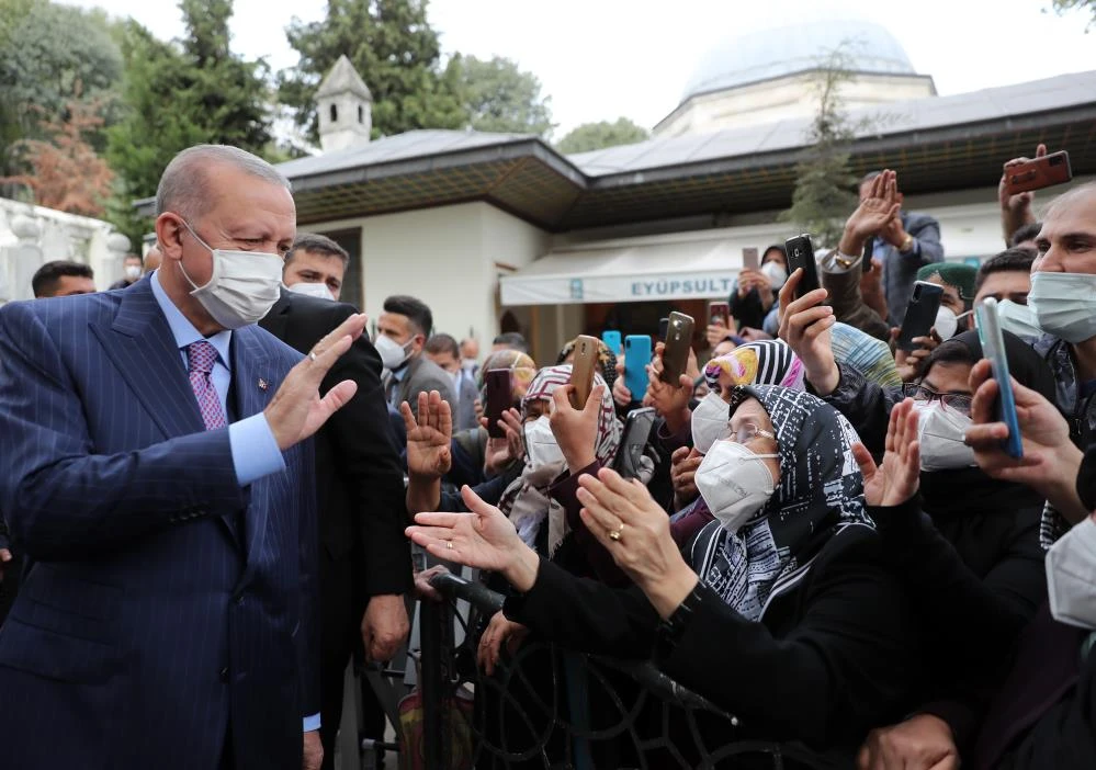 Eyüpsultan'da kabir ziyaretlerinde bulundu