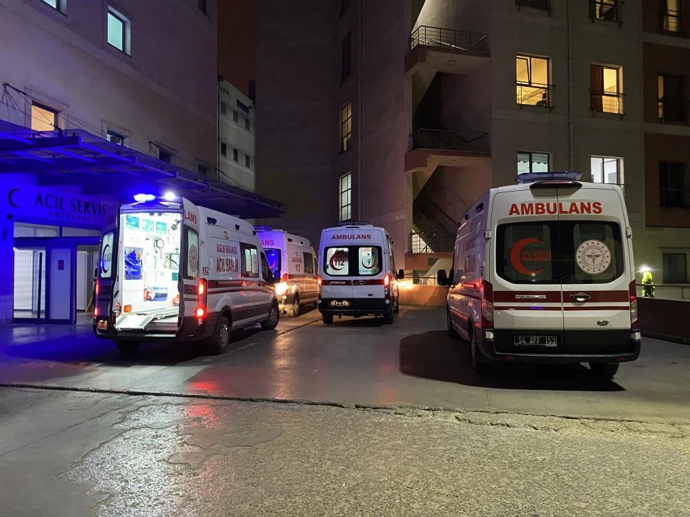 Yabancı uyruklu gençlerin yan baktın kavgası: 1 ölü, 2 yaralı