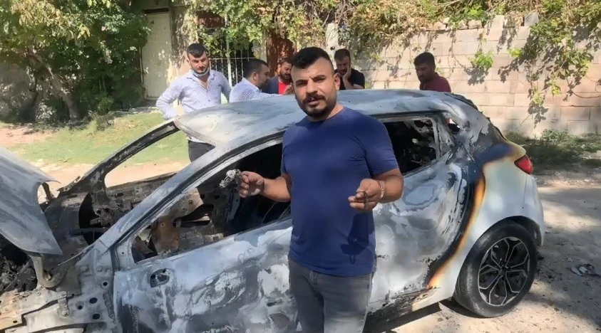 Patlama sesiyle uyanan adamın düğün takıları ve arabası gözünün önünde küle döndü