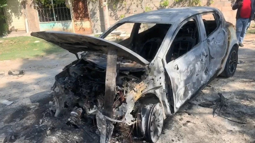 Patlama sesiyle uyanan adamın düğün takıları ve arabası gözünün önünde küle döndü