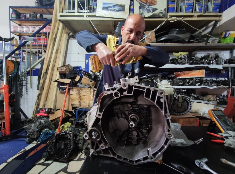 Çevre illerden bile geliyorlar! Kendi sistemiyle araç sahiplerini büyük masraftan kurtarıyor