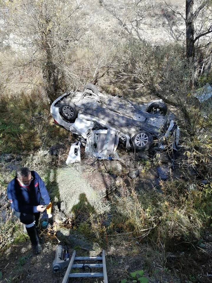 Dere yatağına uçan otomobilde 2 kişi ölü bulundu