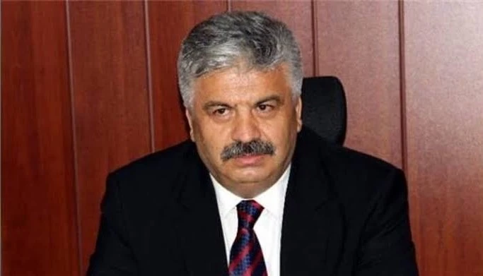 Otomobille tır çarpıştı: Emekli emniyet müdürü ile oğlu öldü