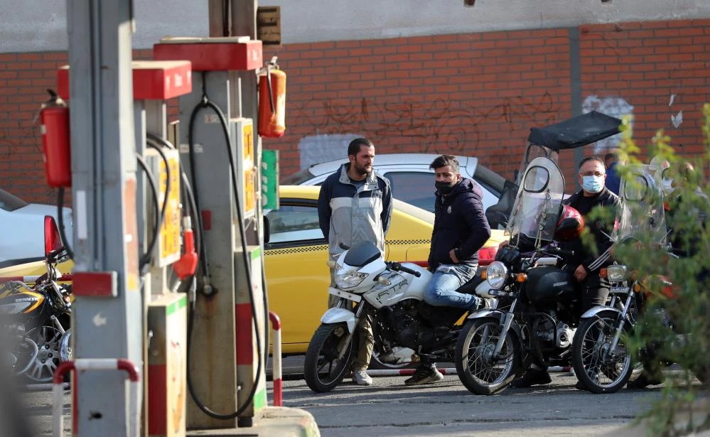 İran’da benzin istasyonlarında uzun kuyruklar oluştu