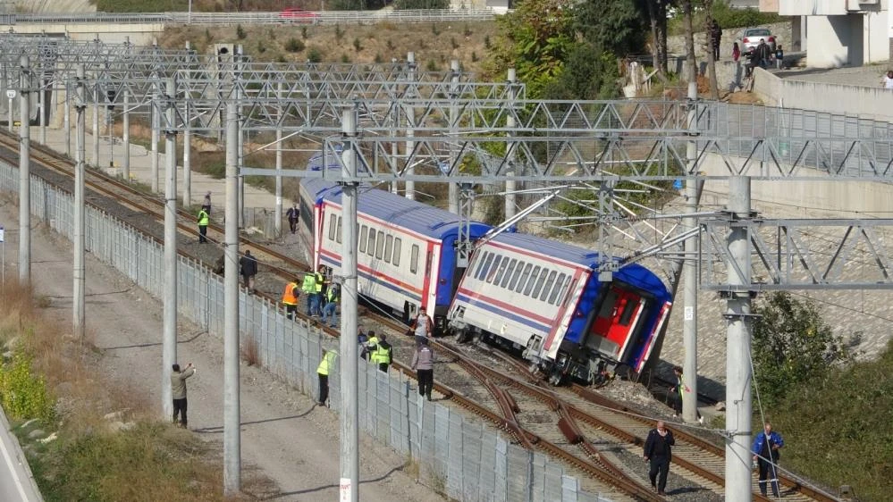 Son dakika: Gebze'de tren raydan çıktı