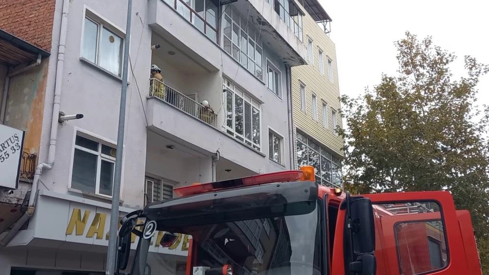 3 yaşındaki çocuk yangın çıkardı, vatandaşlar film gibi seyretti