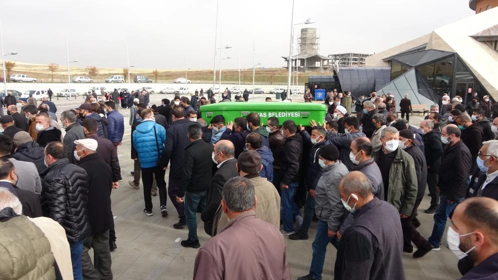 'Çıkalım Kaleye' türküsünün yazarı son yolculuğuna uğurlandı