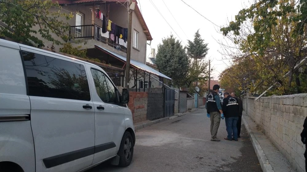 Yatağında hareketsiz bulunan bebek hastanede hayatını kaybetti