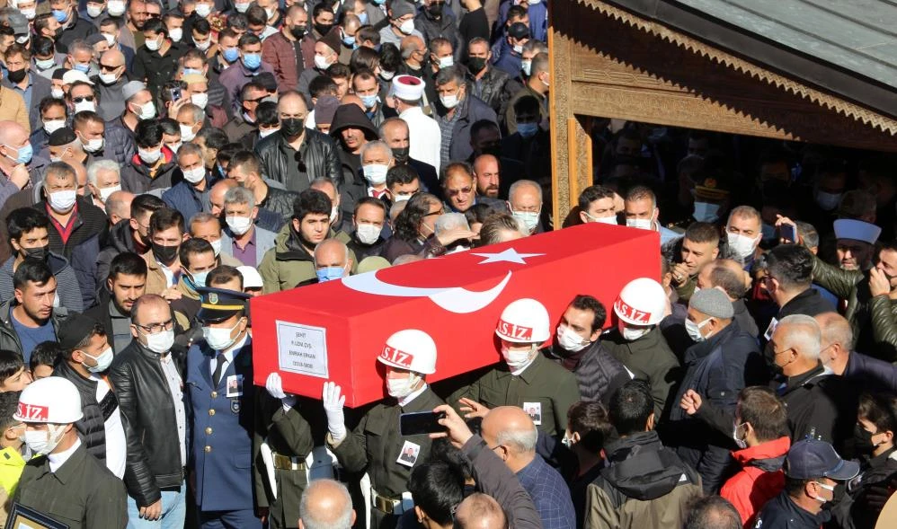 Aynı sınıfta okuyan askerler ortak kaderi paylaştı! 2 hafta arayla şehit oldular