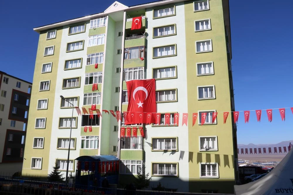 Aynı sınıfta okuyan askerler ortak kaderi paylaştı! 2 hafta arayla şehit oldular