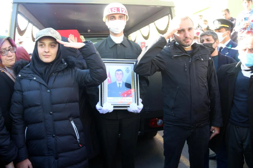 Aynı sınıfta okuyan askerler ortak kaderi paylaştı! 2 hafta arayla şehit oldular